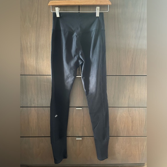 Alo High-Waist Alosoft Lounge Legging - Black - Picture 4 of 5